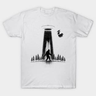 Sasquatch Ufo Silhouette T-Shirt